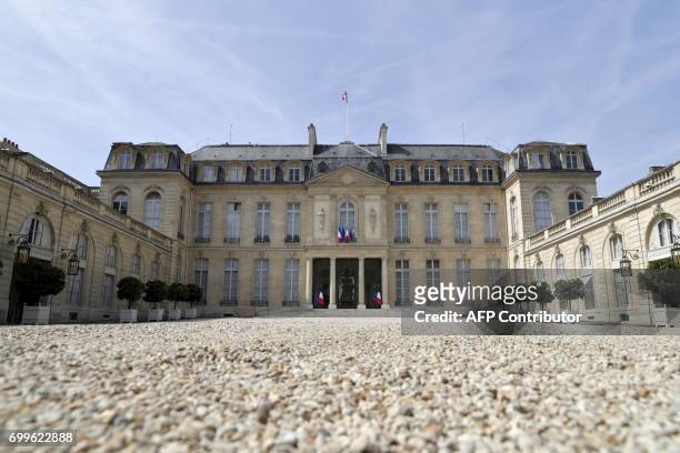 Picture taken on June 22, 2017 shows the Elysee Presidential Palace in Paris. / AFP PHOTO / Thomas Samson