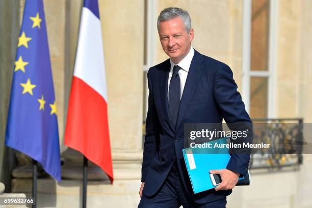 French Minister of Economic and Finance Bruno Lemaire arrives to the Elysee Palace for the weekly cabinet meeting with French President Emmanuel...