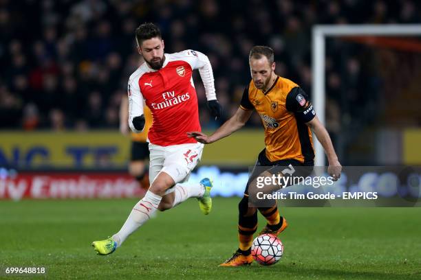 Arsenal's Olivier Giroud and Hull City's David Meyler battle for the ball