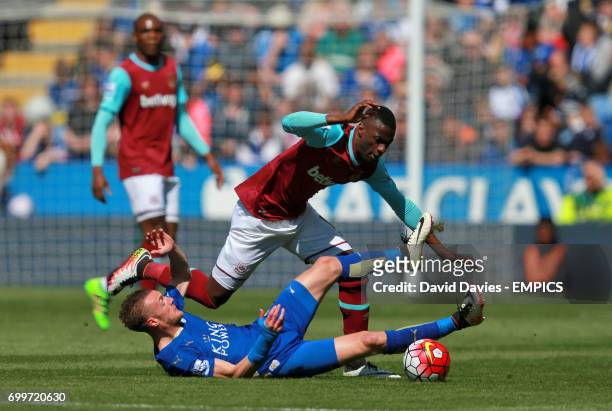 Leicester City's Jamie Vardy and West Ham United's Emmanuel Emenike battle for the ball.