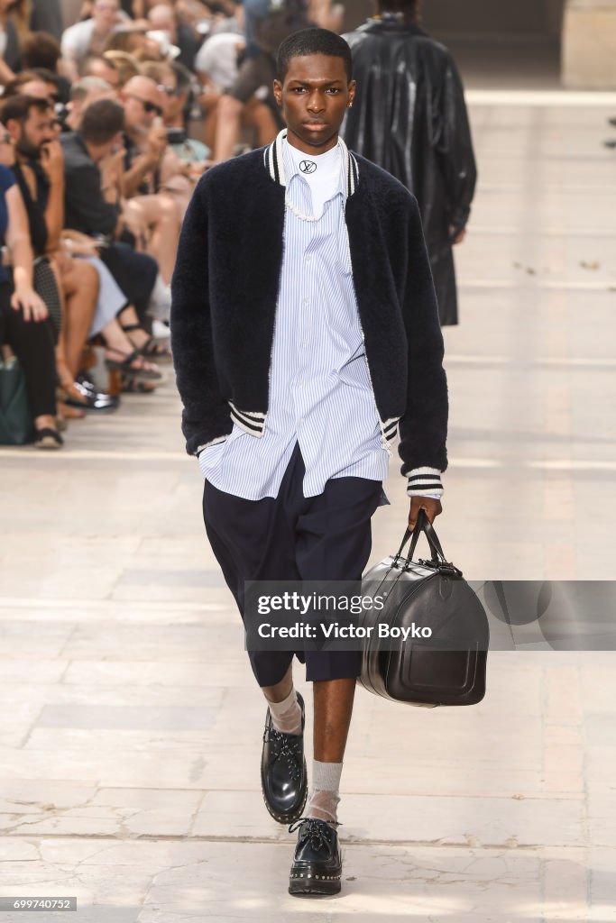 Louis Vuitton : Runway - Paris Fashion Week - Menswear Spring/Summer 2018