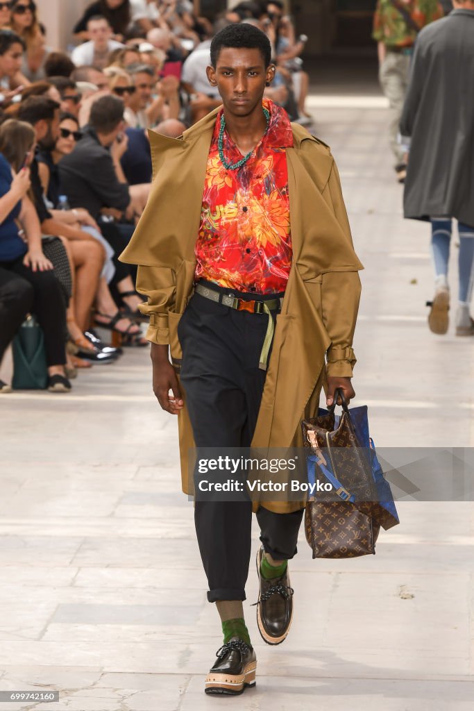 Louis Vuitton : Runway - Paris Fashion Week - Menswear Spring/Summer 2018
