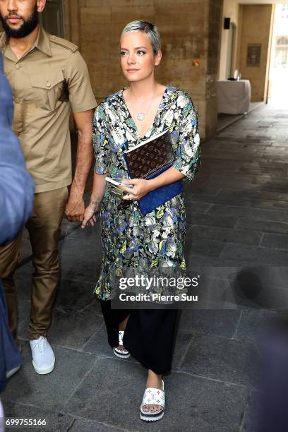 Lily Allen arrives at the Louis Vuitton show during the Paris Fashion Week - Menswear Spring/Summer 2018 on June 22, 2017 in Paris, France.