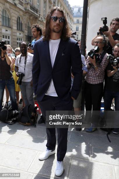 Ben Robson arrives at the Louis Vuitton show during the Paris Fashion Week - Menswear Spring/Summer 2018 on June 22, 2017 in Paris, France.