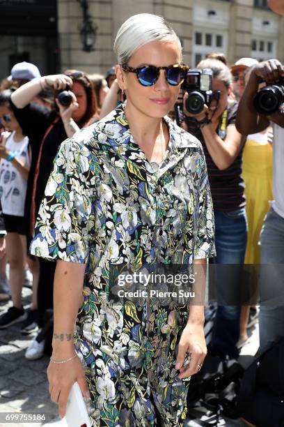 Lily Allen arrives at the Louis Vuitton show during the Paris Fashion Week - Menswear Spring/Summer 2018 on June 22, 2017 in Paris, France.