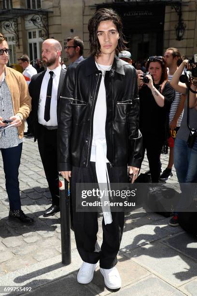 Will Peltz arrives at the Louis Vuitton show during the Paris Fashion Week - Menswear Spring/Summer 2018 on June 22, 2017 in Paris, France.