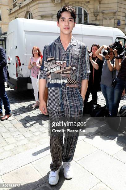 Xu Weizhou arrives at the Louis Vuitton show during the Paris Fashion Week - Menswear Spring/Summer 2018 on June 22, 2017 in Paris, France.