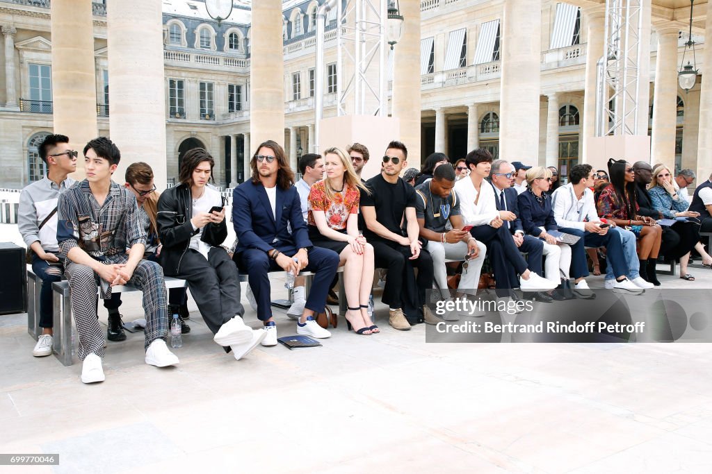 Louis Vuitton : Front Row - Paris Fashion Week - Spring/Summer 2018