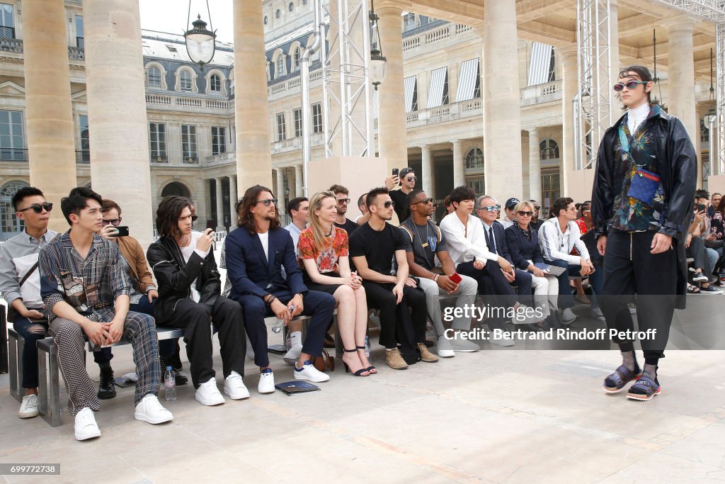 Louis Vuitton : Front Row - Paris Fashion Week - Spring/Summer 2018