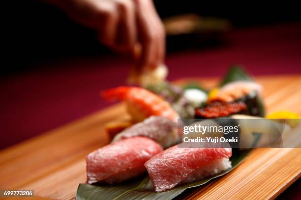 sushi set on the counter - sushi restaurant 個照片及圖片檔