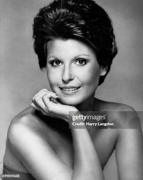 Personality Tina Sinatra poses for a portrait in 1974 in Los Angeles, California.