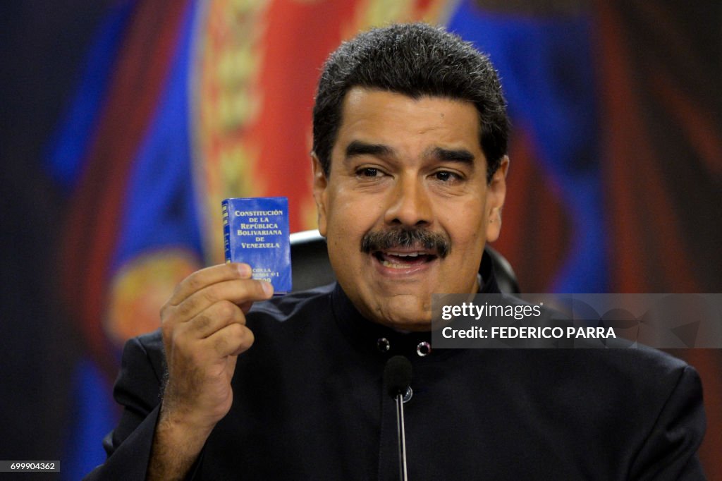 TOPSHOT-VENEZUELA-CRISIS-MADURO