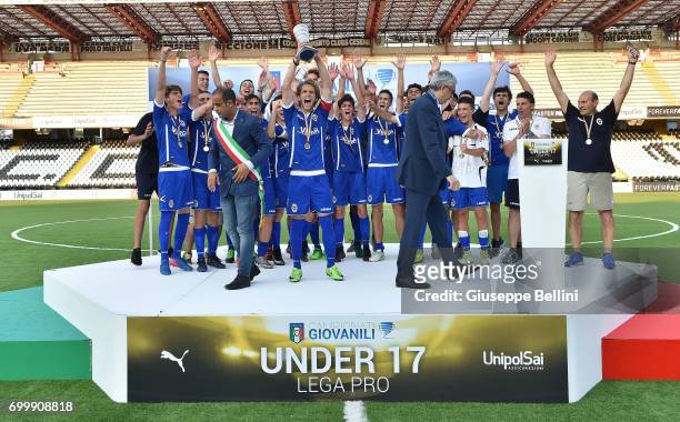 Players of FC Como celebrate the victory after the U16 Lega Pro Final match between Calcio Padova and FC Como on June 22, 2017 in Cesena, Italy.