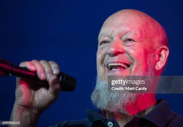 Festival founder Michael Eavis sings at the Avalon Cafe the Glastonbury Festival site at Worthy Farm in Pilton on June 22, 2017 near Glastonbury,...