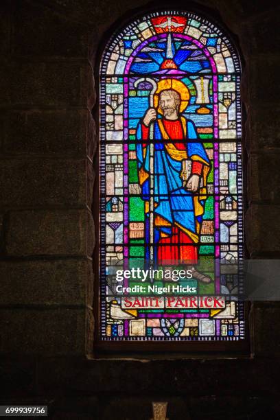 stained glass window showing a figure of st patrick, in the church of st patrick, on site of ireland's very first church, in saul, near downpatrick, county down, northern ireland, uk. - saint patrick fotografías e imágenes de stock