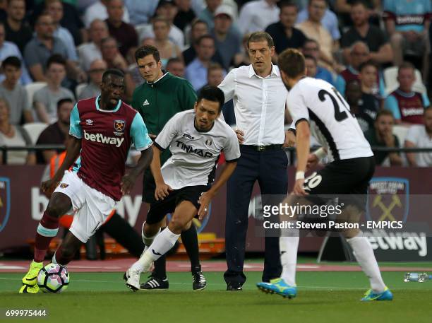 West Ham United's Pedro Obiang and Astra Giurgiu's Takayuki Seto battle for the ball