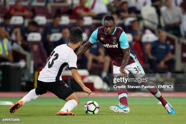 Astra Giurgiu's Junior Morais and West Ham United's Michail Antonio battle for the ball