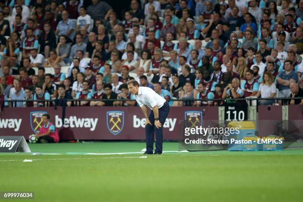West Ham United manager Slaven Bilic appears dejected after the final whistle