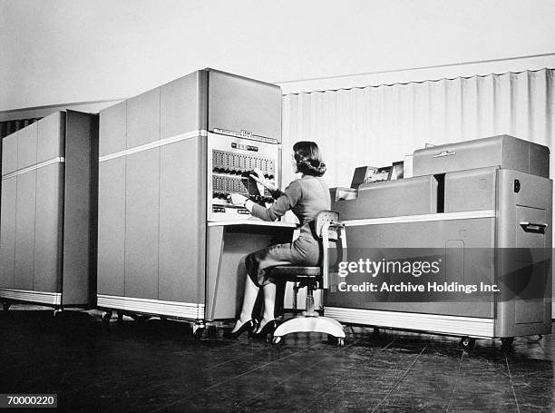 data processor - woman 1950 stock-fotos und bilder