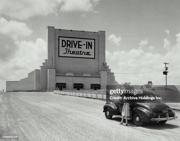 drive in - drive in movie theater stock pictures, royalty-free photos & images