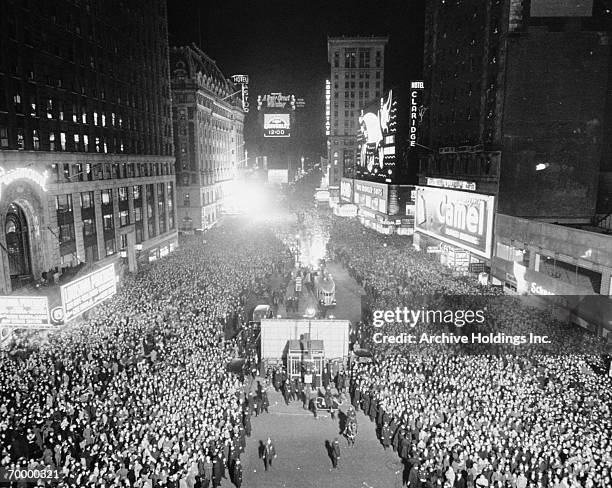 view of a crowded times square, new york city, on new years eve, 1942 - new years eve new york city stock pictures, royalty-free photos & images