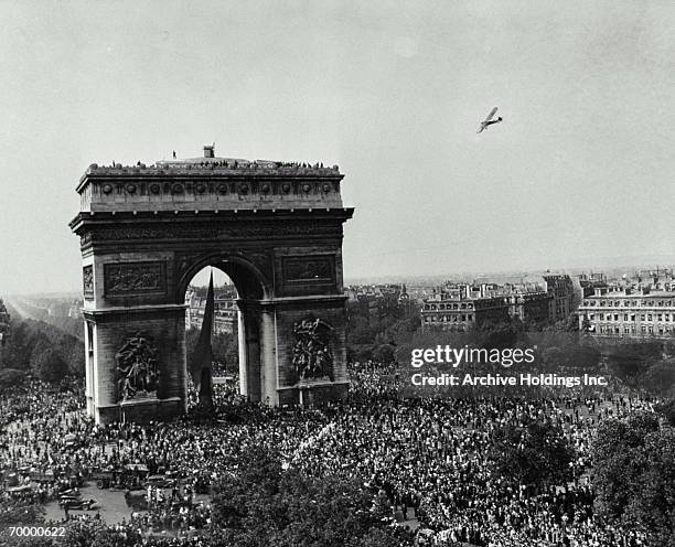 paris in triumph - segunda guerra mundial - fotografias e filmes do acervo