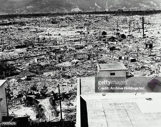 hiroshima after bomb - seconde guerre mondiale photos et images de collection