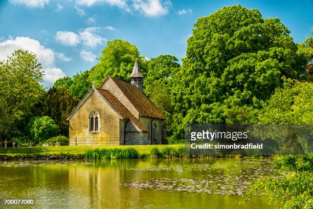 chiesa di st leonards hartley mauditt hampshire inghilterra - hampshire england foto e immagini stock