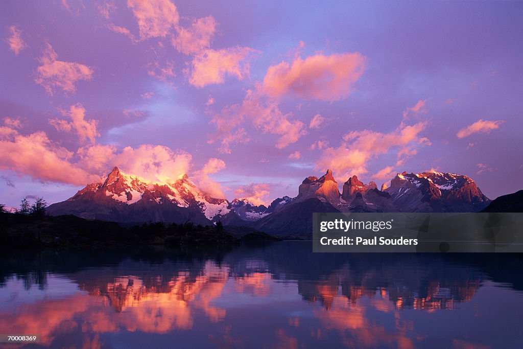 Chile, Patagonia, Torres del Paine NP, Los Cuernos Spires, Lake Pehoe
