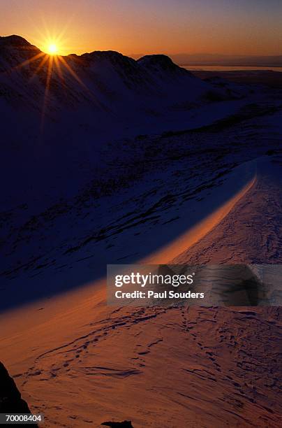 usa, alaska, chugach state park, mountain ridge, sunset - chugach state park stock-fotos und bilder