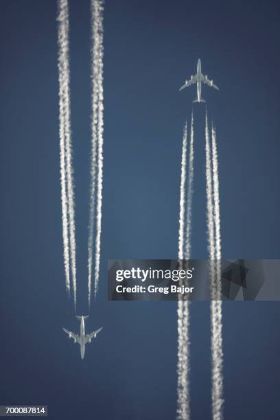 vapour trails of commercial airplanes - volume 2 stock pictures, royalty-free photos & images