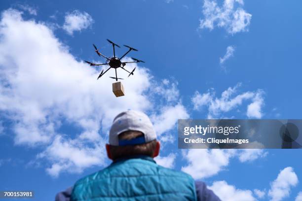 drone delivering system - cliqueimages stock-fotos und bilder