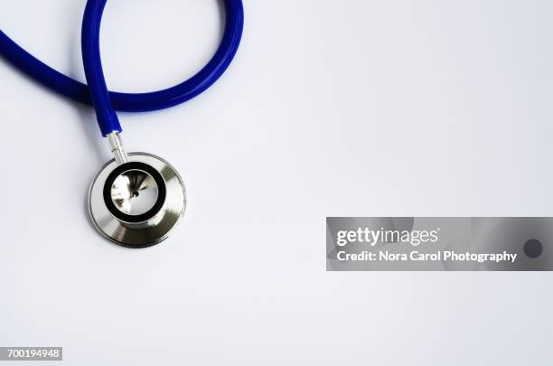 top view of stethoscope - stethoscope imagens e fotografias de stock