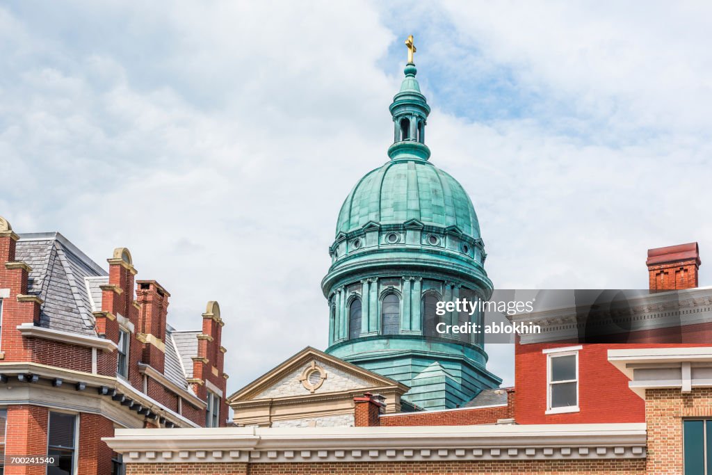 Außenseite des St. Patrick-Kathedrale mit Bronze blau grüne Kuppel in Pennsylvania Hauptstadt