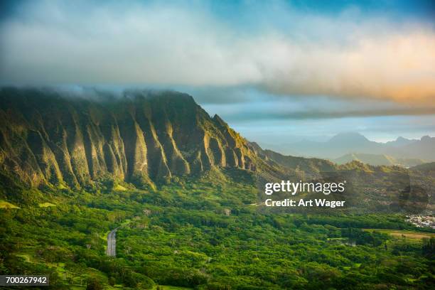 hawaiian landschap bij dageraad - oahu stockfoto's en -beelden