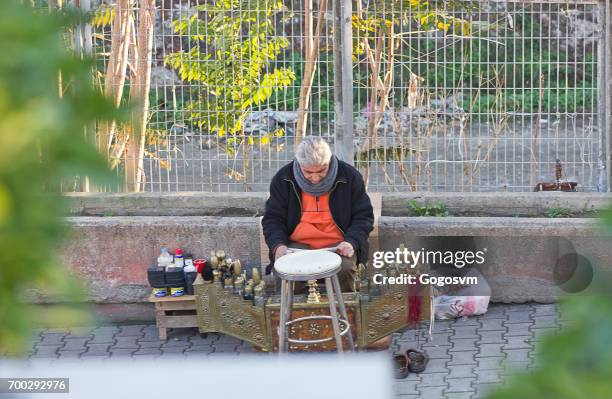 äldre man - floor polisher bildbanksfoton och bilder