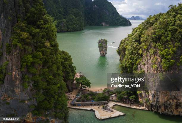 khao phing kan (james bond island) - james bond island stock pictures, royalty-free photos & images