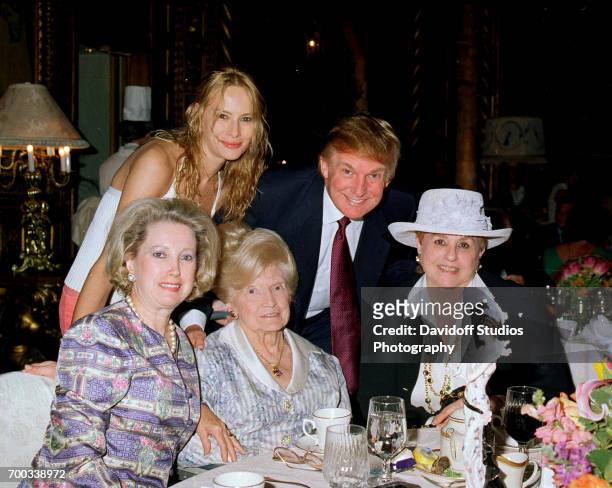 Portrait of members the Trump family as pose together at the Mar-a-Lago club, Palm Beach, Florida, circa 2000. Picture are, standing, former model...