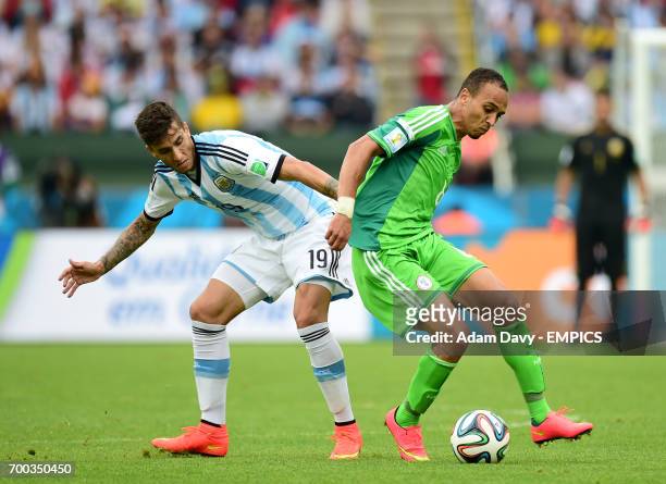 Nigeria's Peter Odemwingie and Argentina's Ricardo Alvarez battle for the ball