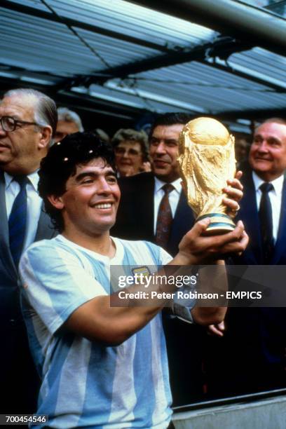Diego Maradona holds up the World Cup trophy.
