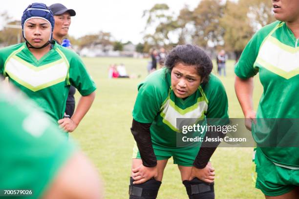 female rugby players have team talk at side of pitch - grittywomantrend stock-fotos und bilder