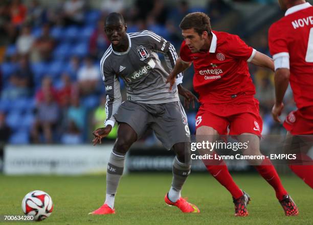 Besiktas' Demba Ba and FSV Mainz 05's Sefan Bell in action