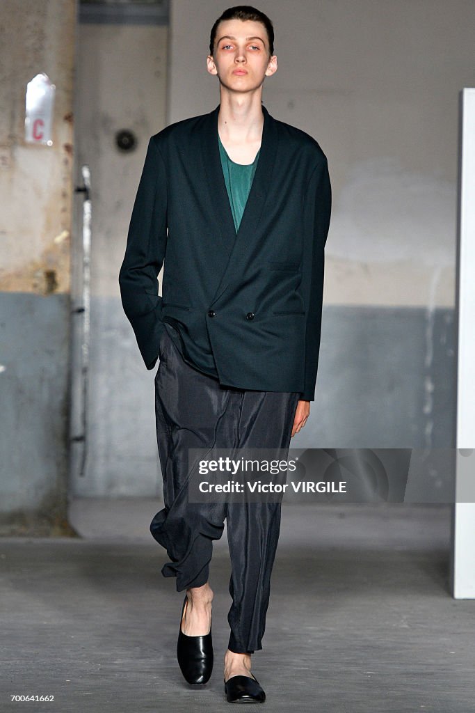 Lemaire : Runway - Paris Fashion Week - Menswear Spring/Summer 2018