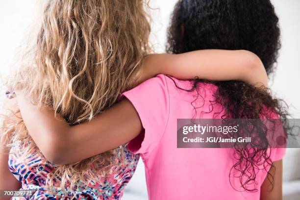 Hugging View From Behind Hugging Girl From Behind Photos and Premium High Res Pictures - Getty ...