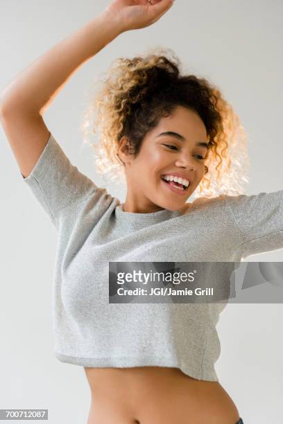 mixed race woman dancing - belly dancer stockfoto's en -beelden