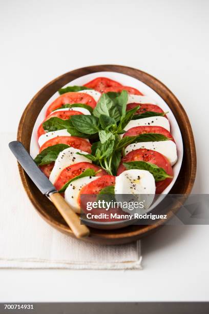 caprese salad - caprese imagens e fotografias de stock