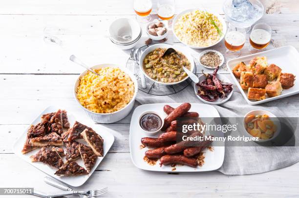 plates of food and beer on wooden table - texas bowl 個照片及圖片檔