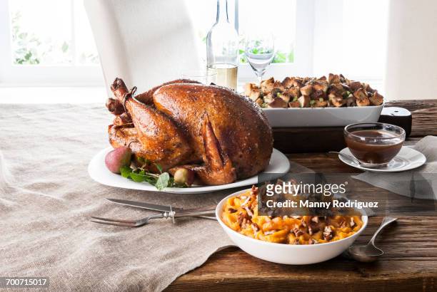 stuffing, sweet potatoes and smoked turkey on wooden table - thanksgiving food stockfoto's en -beelden