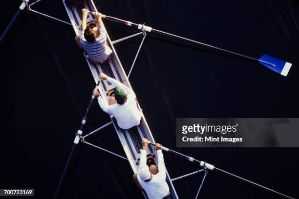 overhead view of men rowing scull boat during competition in seattle. - remo con espadilla fotografías e imágenes de stock