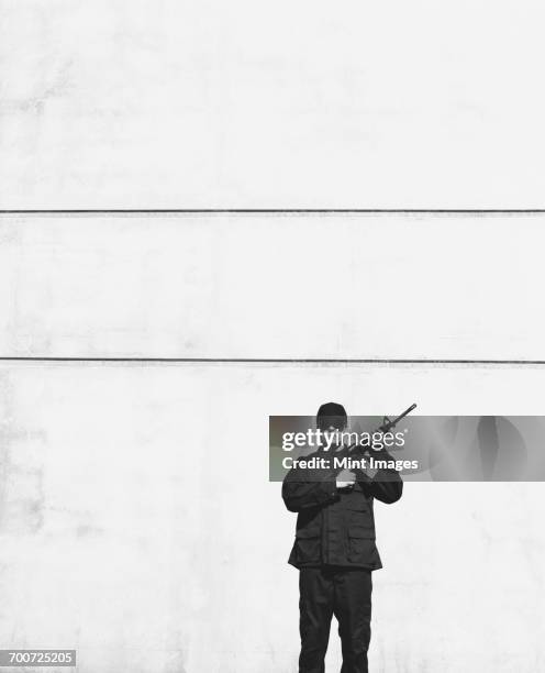 man wearing special forces uniform and holding high powered semi-automatic rifle - militia stock pictures, royalty-free photos & images